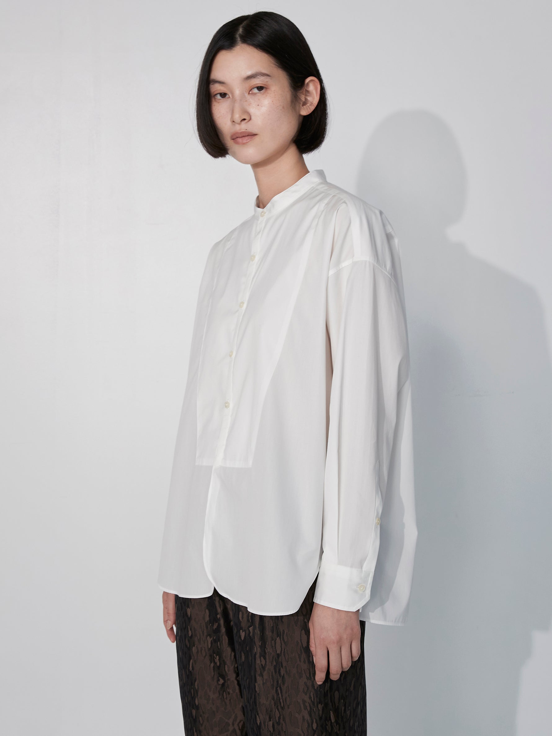 ノーカラービブヨークシャツ/TBEA-102