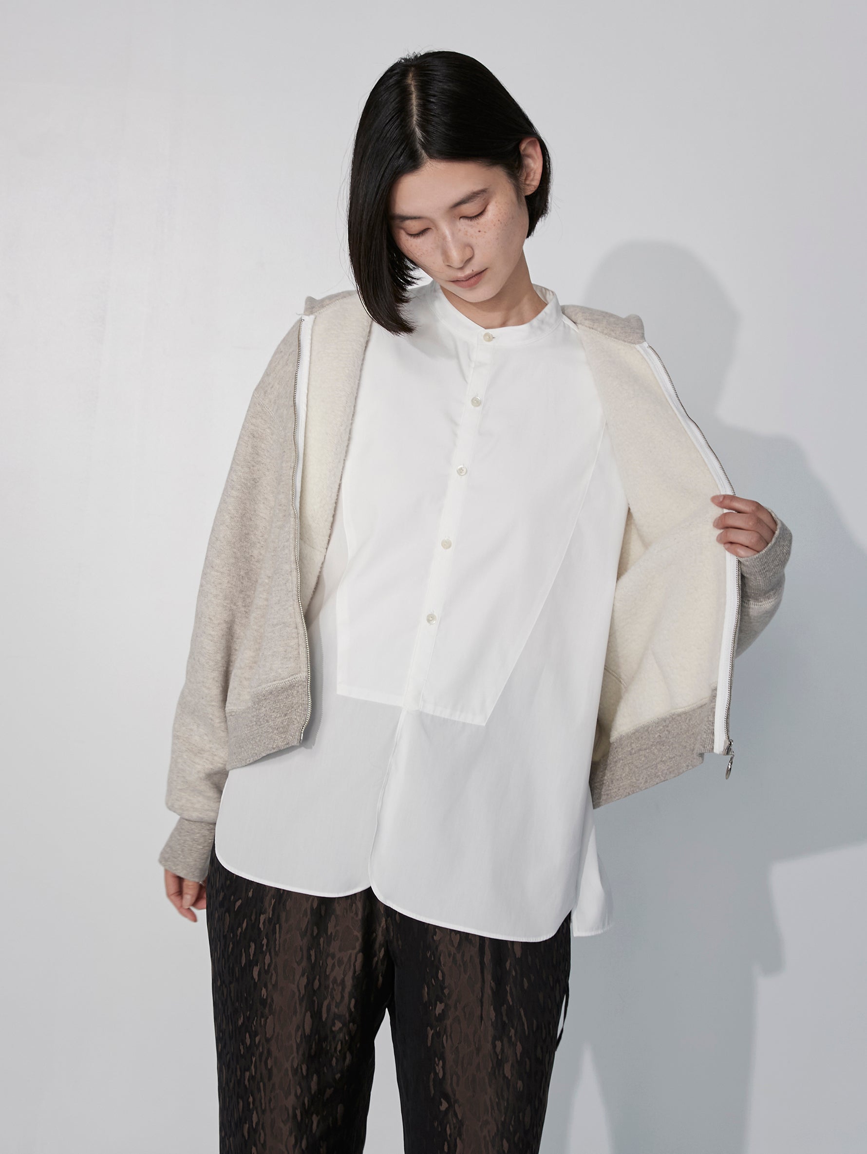 ノーカラービブヨークシャツ/TBEA-102