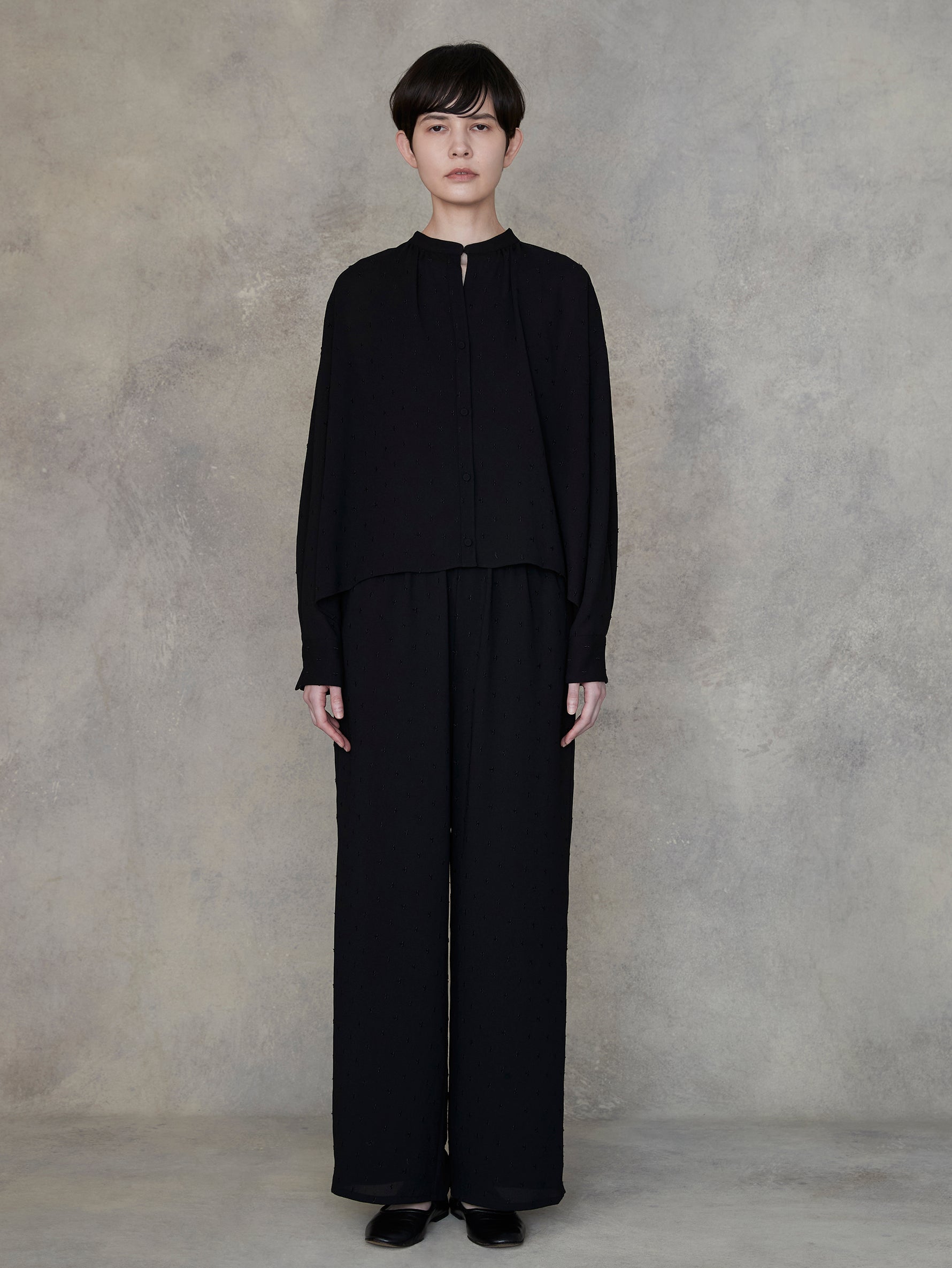 ドットエンブロイダリーブラウス/TBEA-181