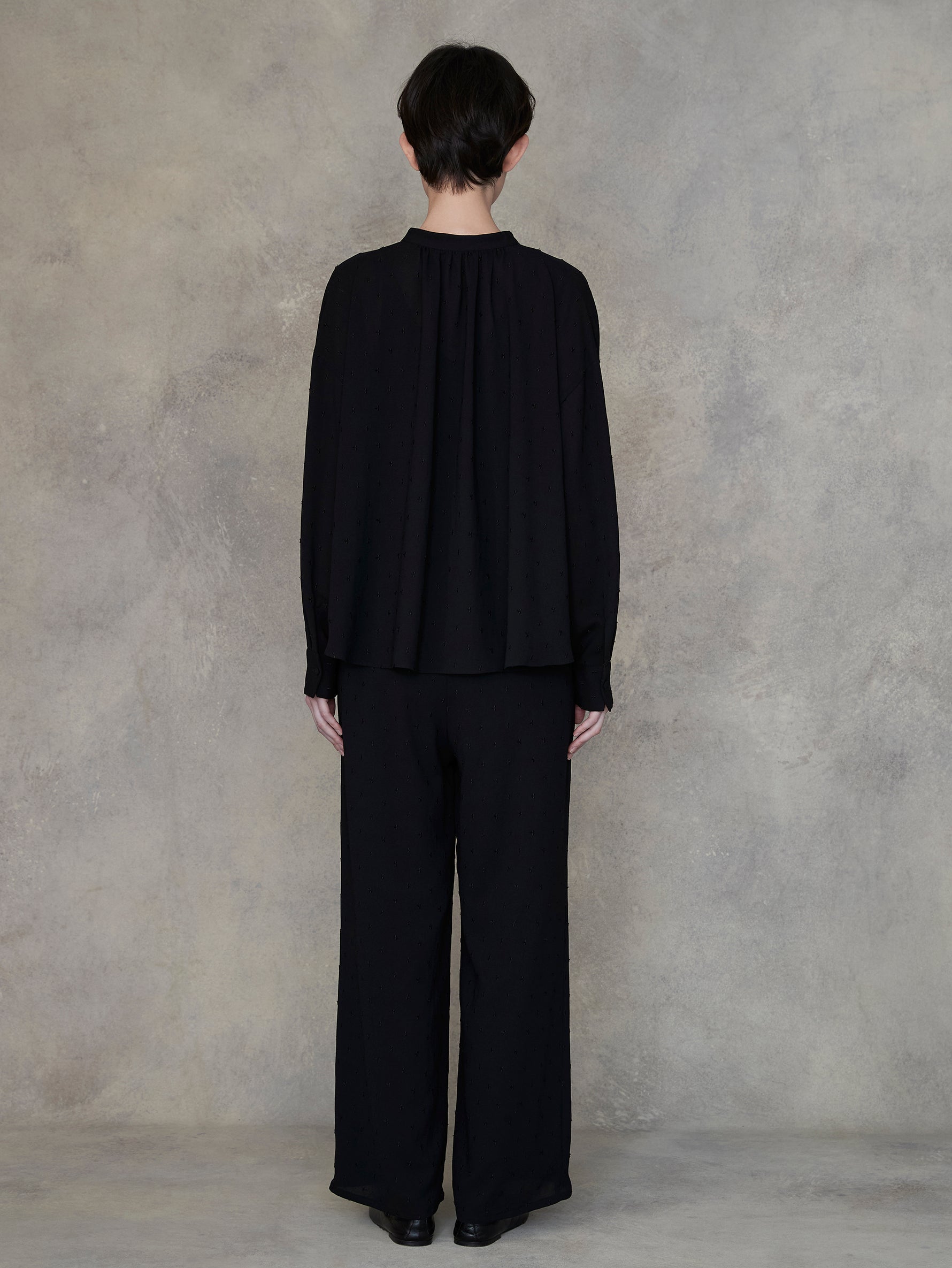 ドットエンブロイダリーブラウス/TBEA-181