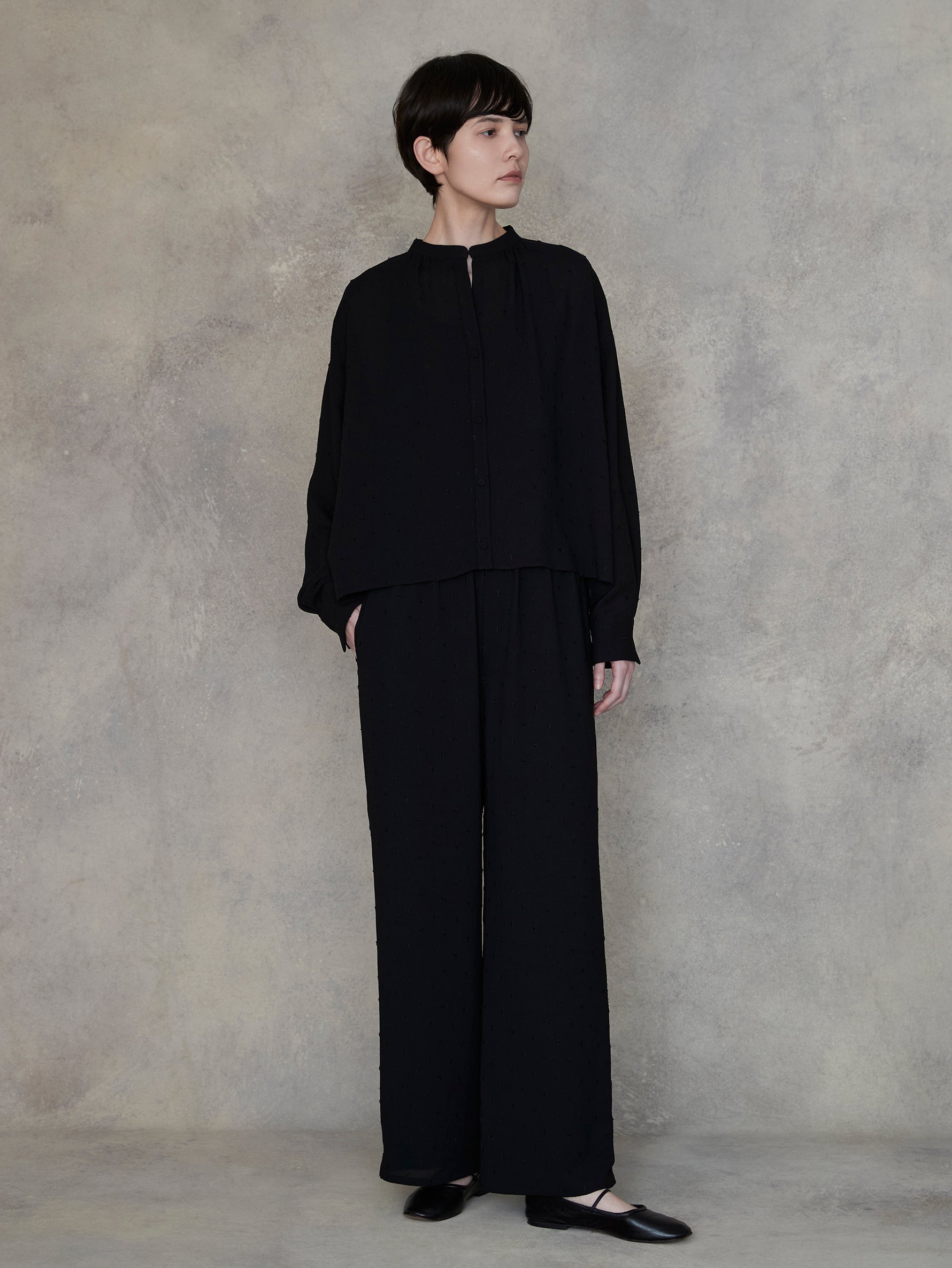 ドットエンブロイダリーブラウス/TBEA-181