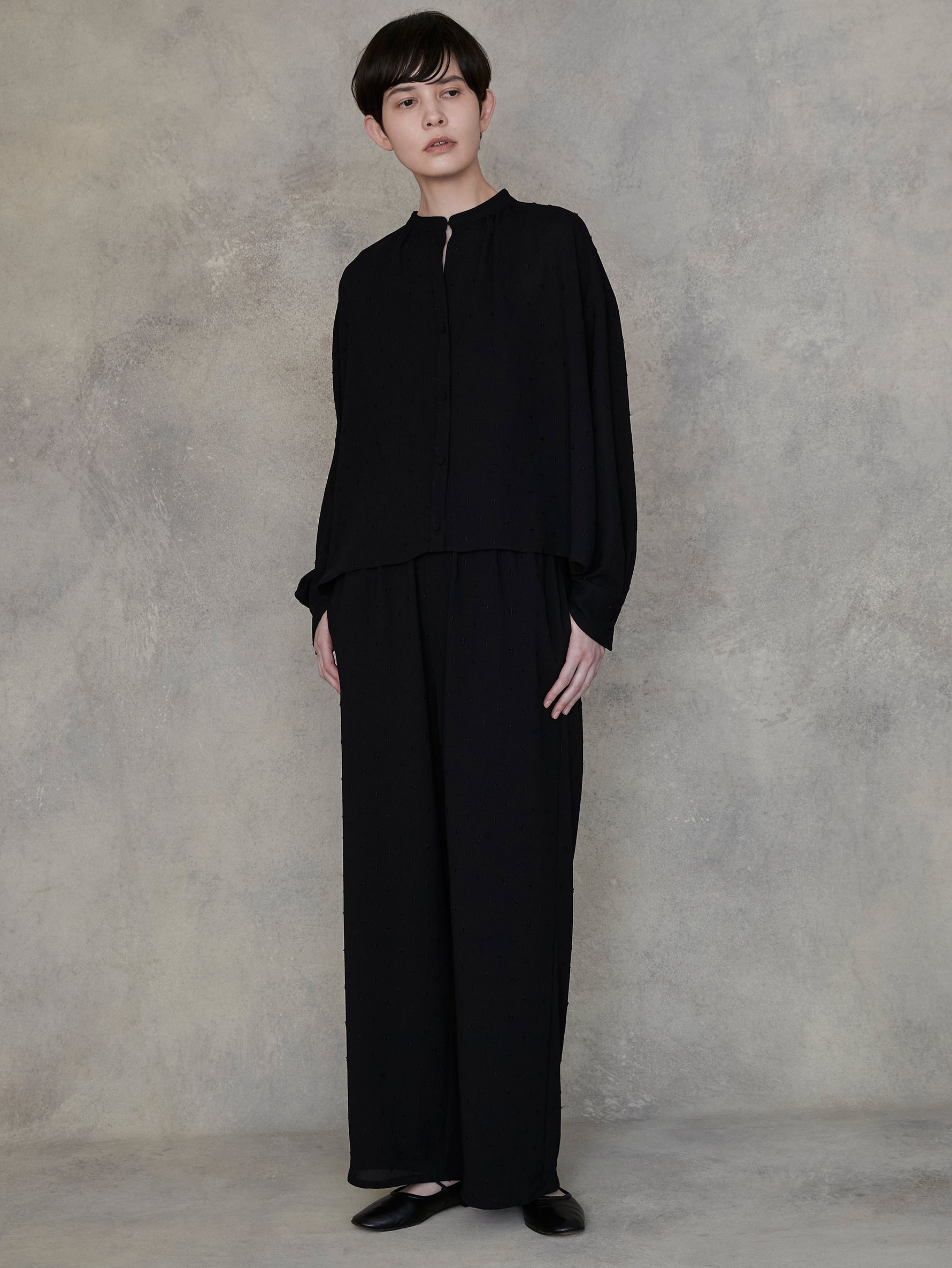 ドットエンブロイダリーブラウス/TBEA-181