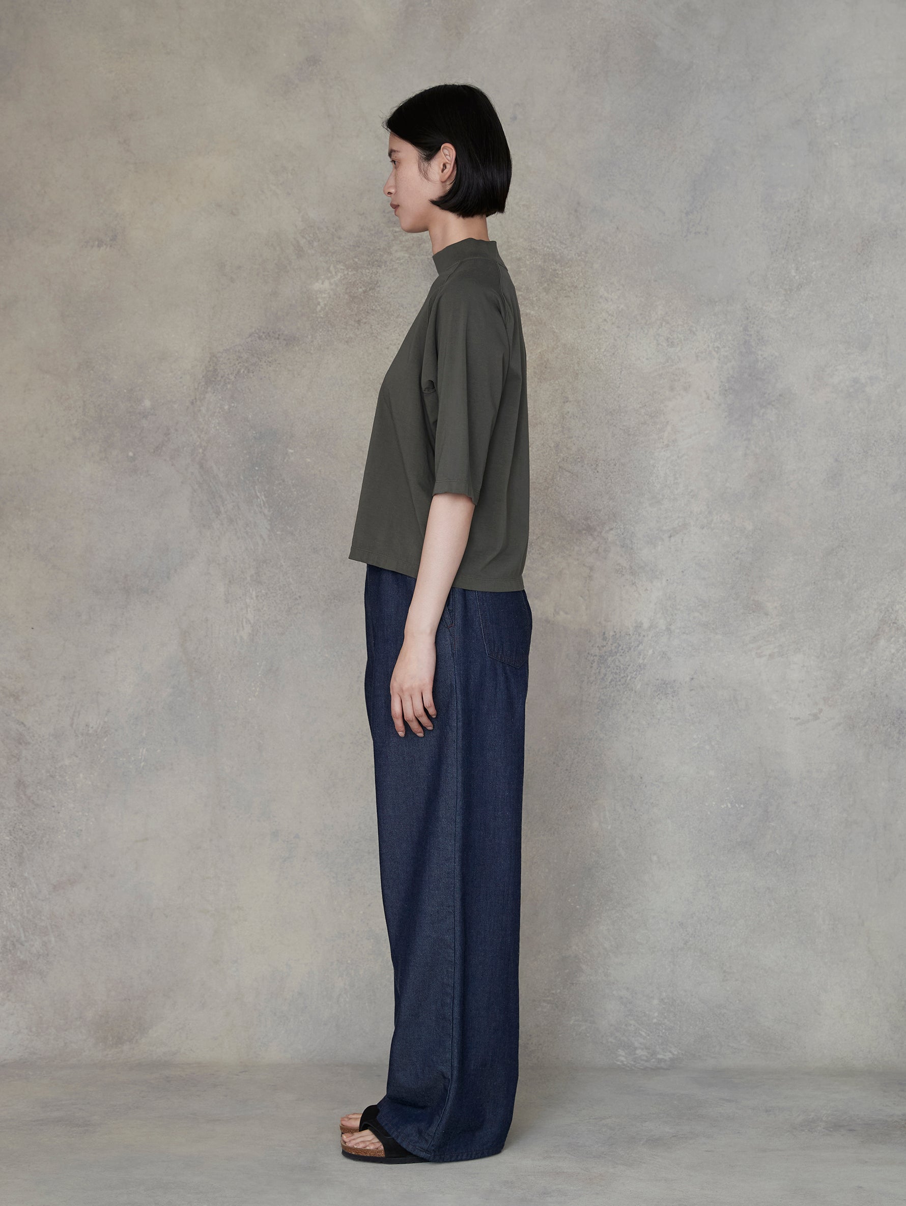 エンブロイダリーハイネックTシャツ/TBEA-282