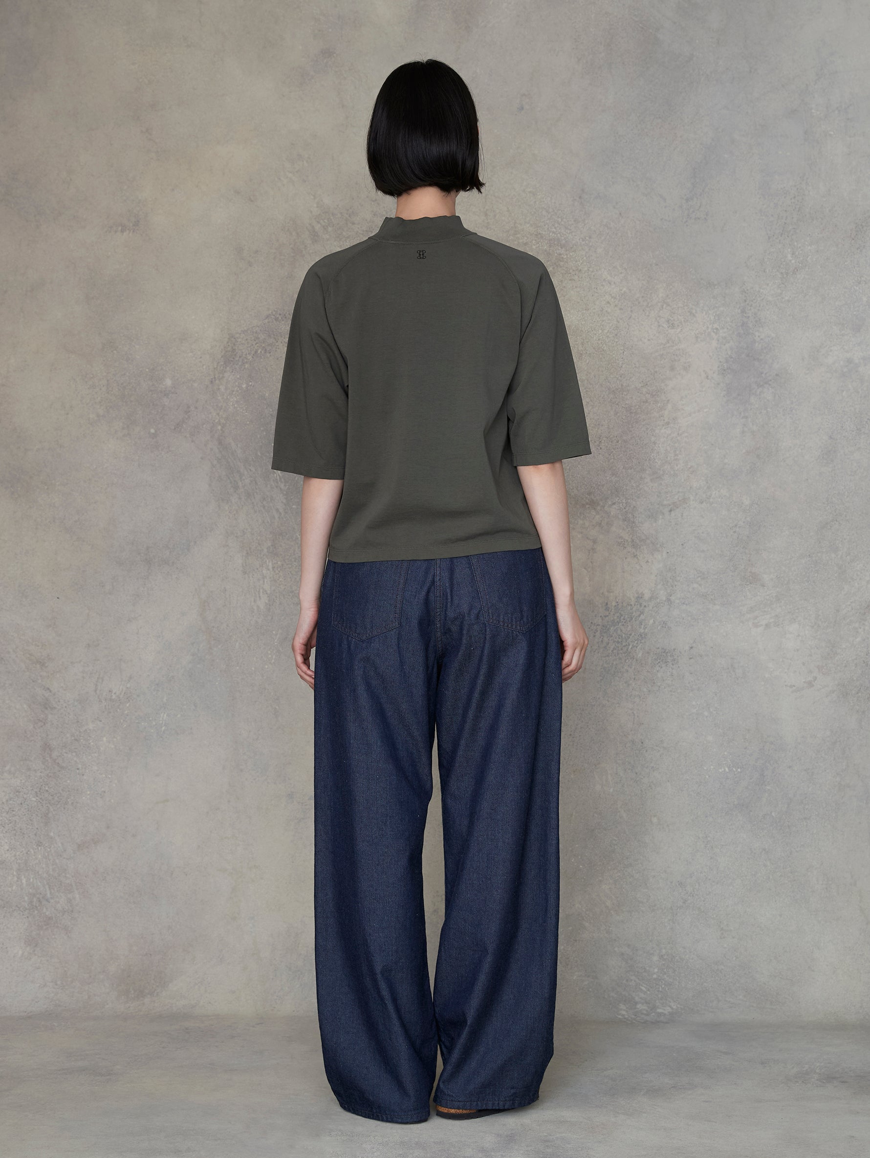 エンブロイダリーハイネックTシャツ/TBEA-282