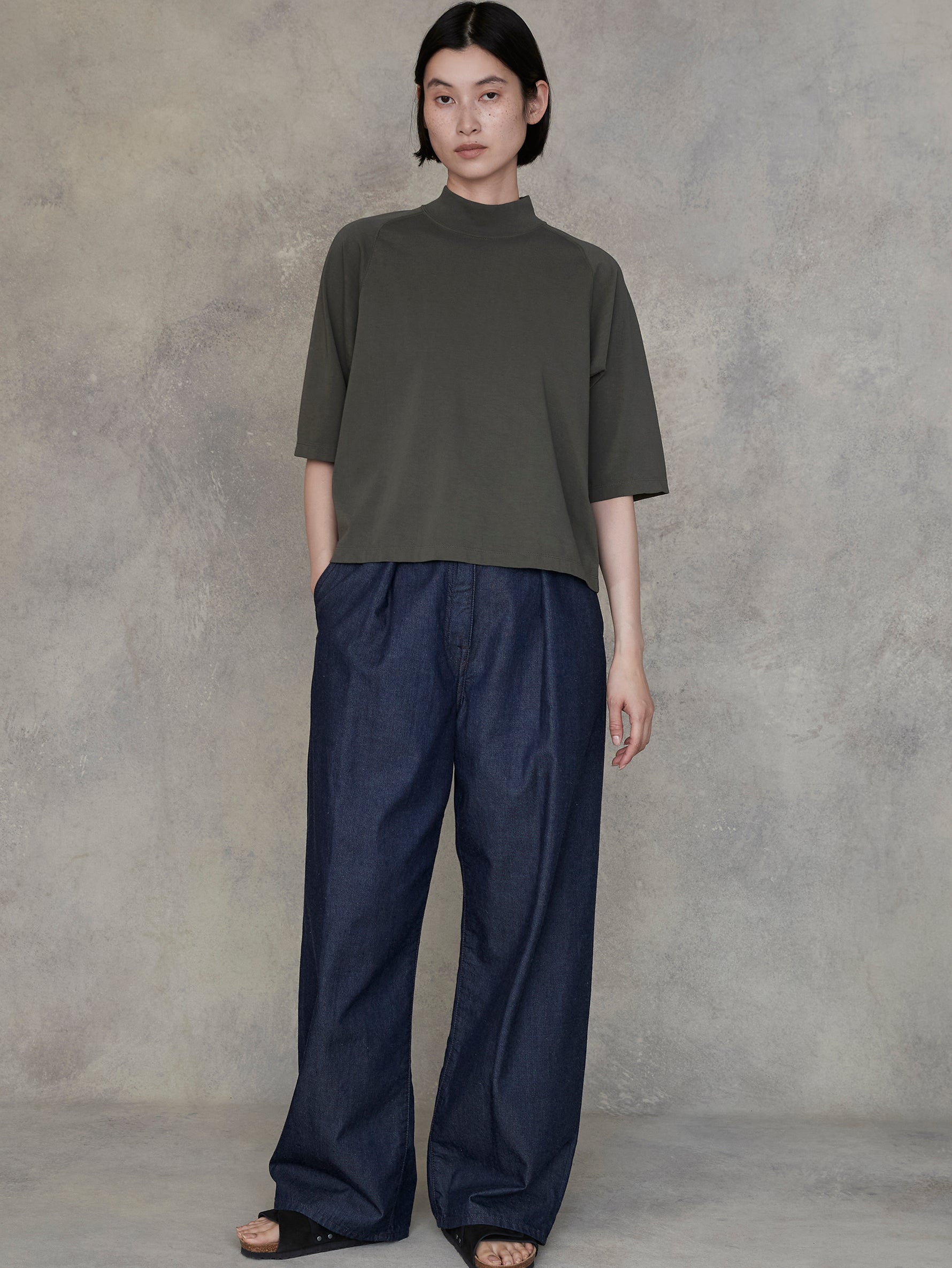 エンブロイダリーハイネックTシャツ/TBEA-282