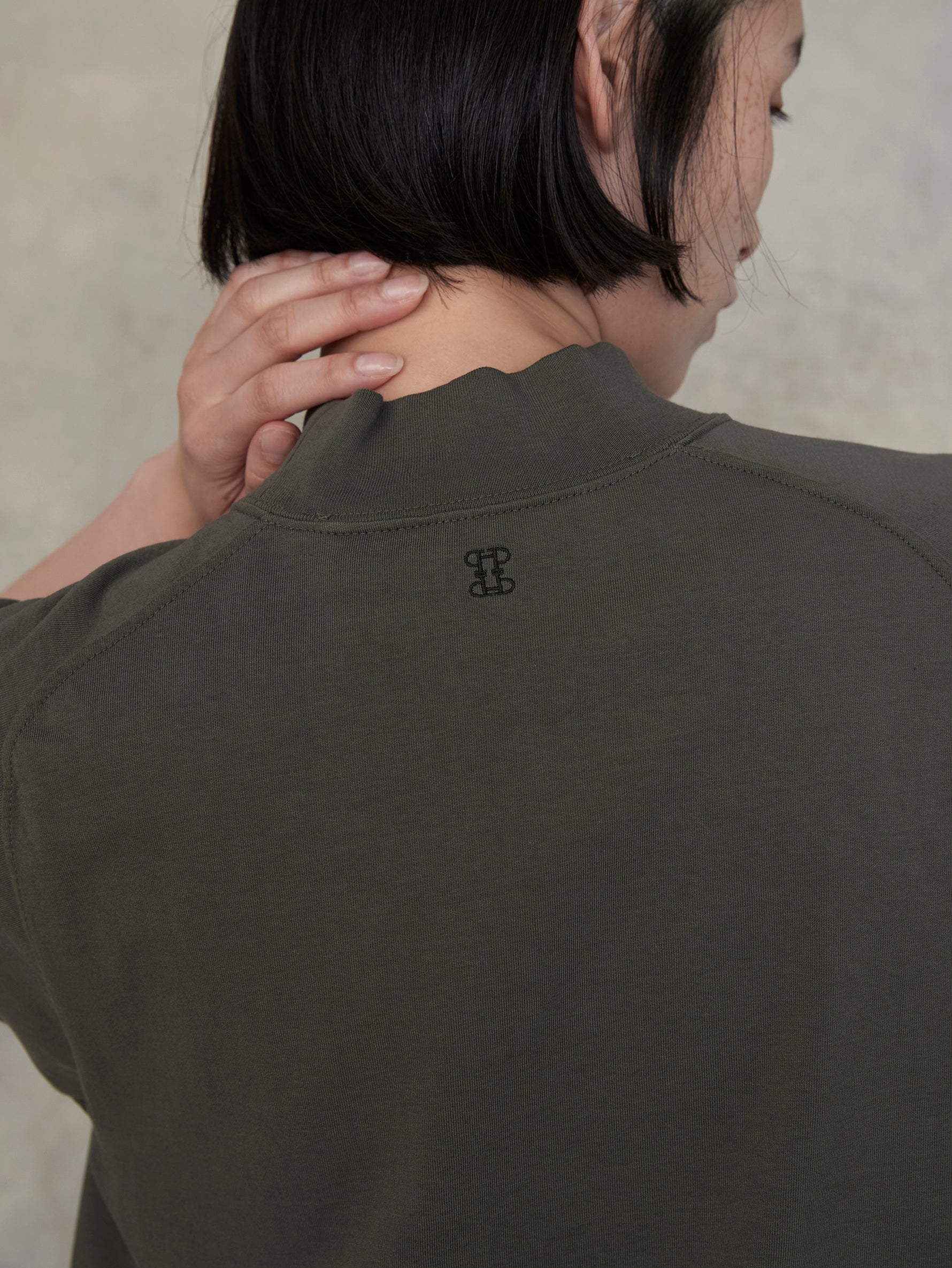 エンブロイダリーハイネックTシャツ/TBEA-282