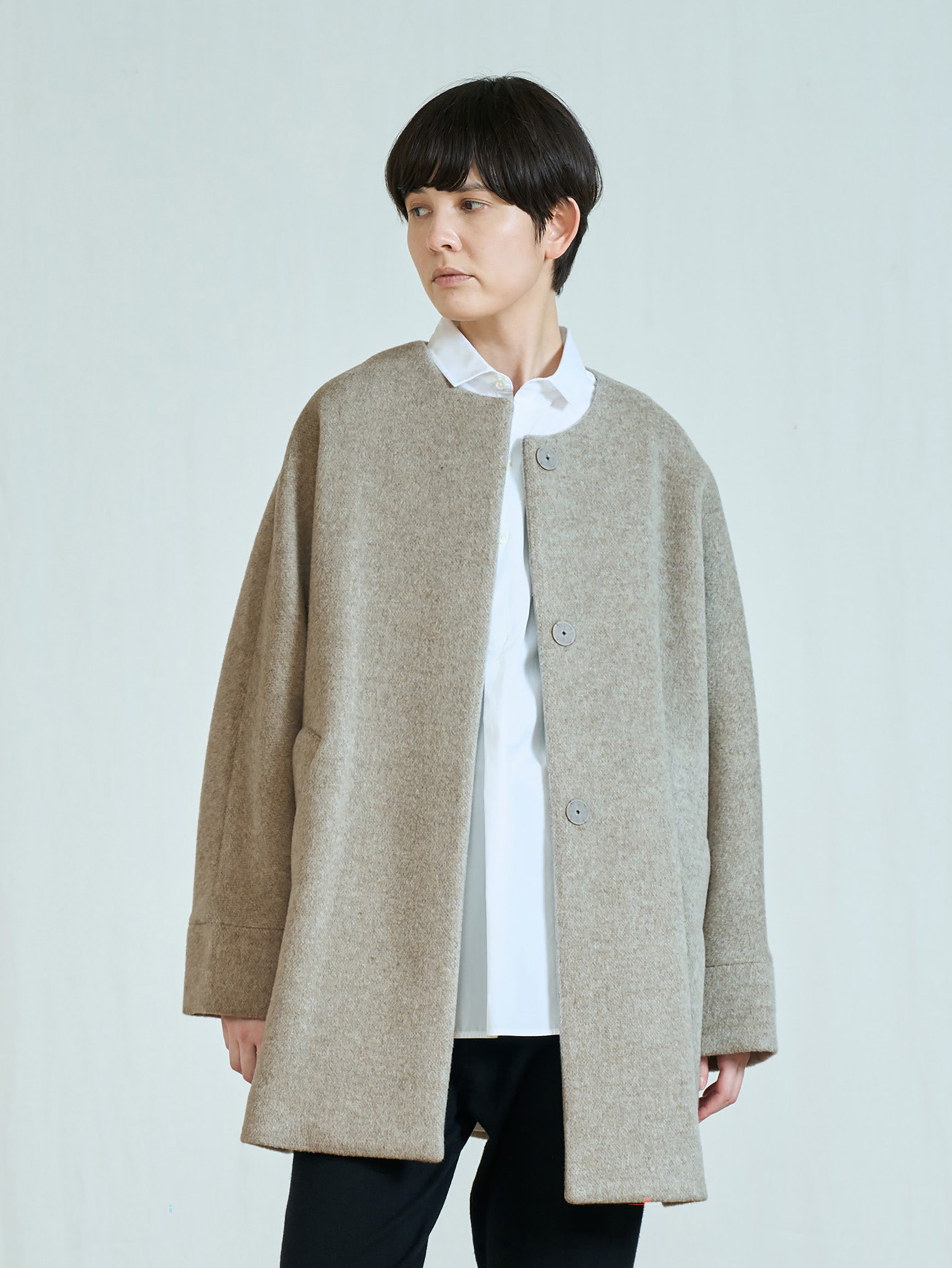 【予約商品】ノーカラーテントコート TBFA-204