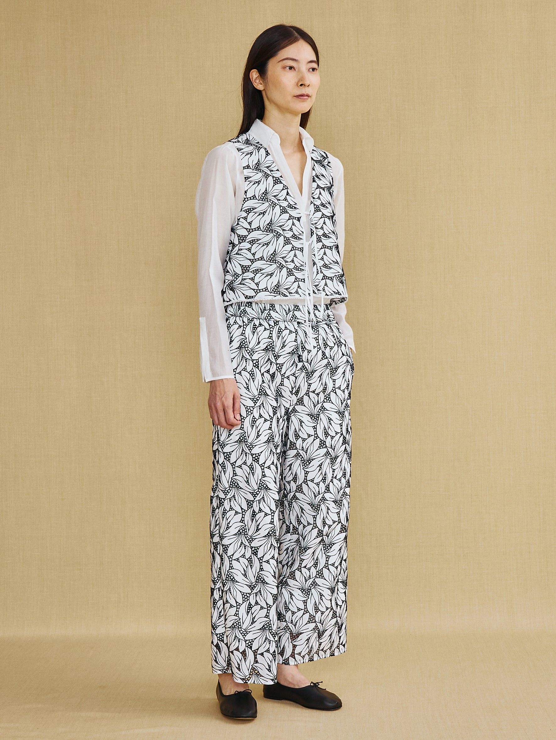 フラワーレースベスト TBFS-132