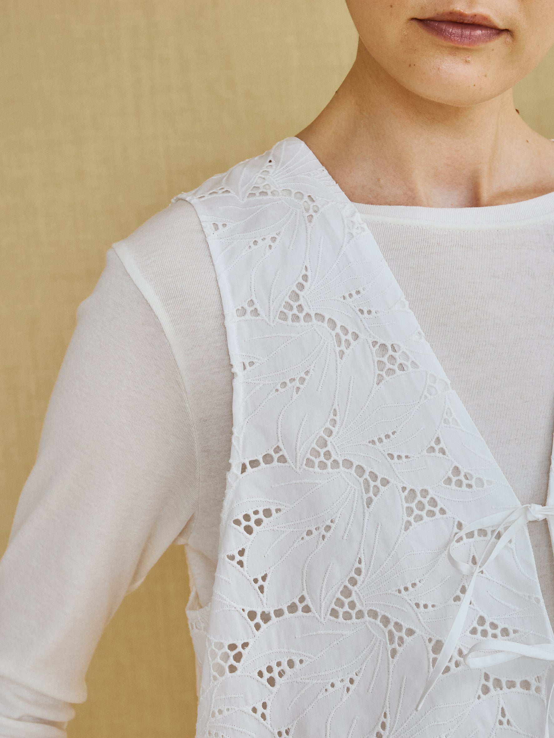 フラワーレースベスト TBFS-132