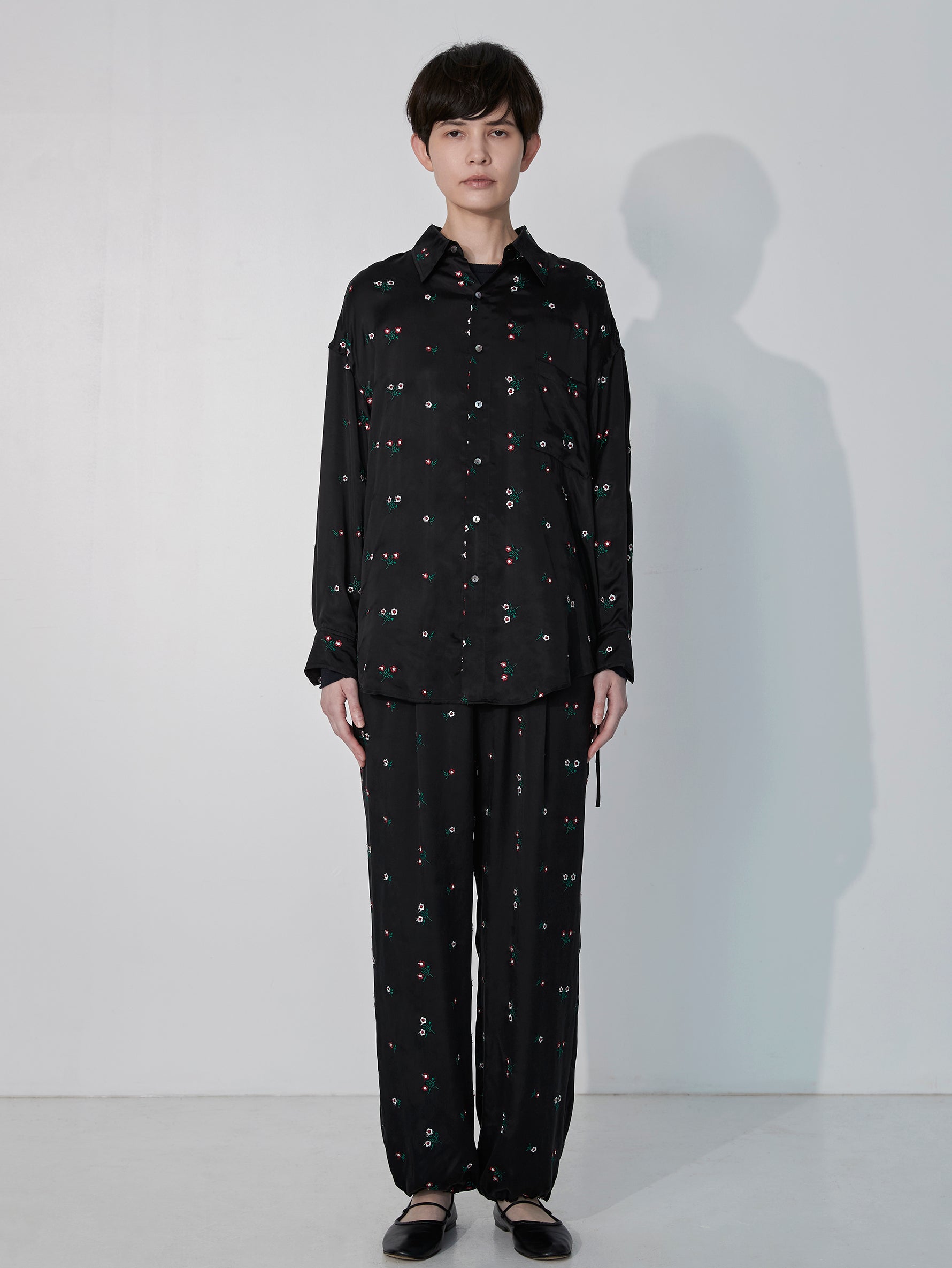 TICCA フラワーエンブロイダリーパンツ TICCA（ティッカ）の「TICCA フラワーエンブロイダリーパンツ