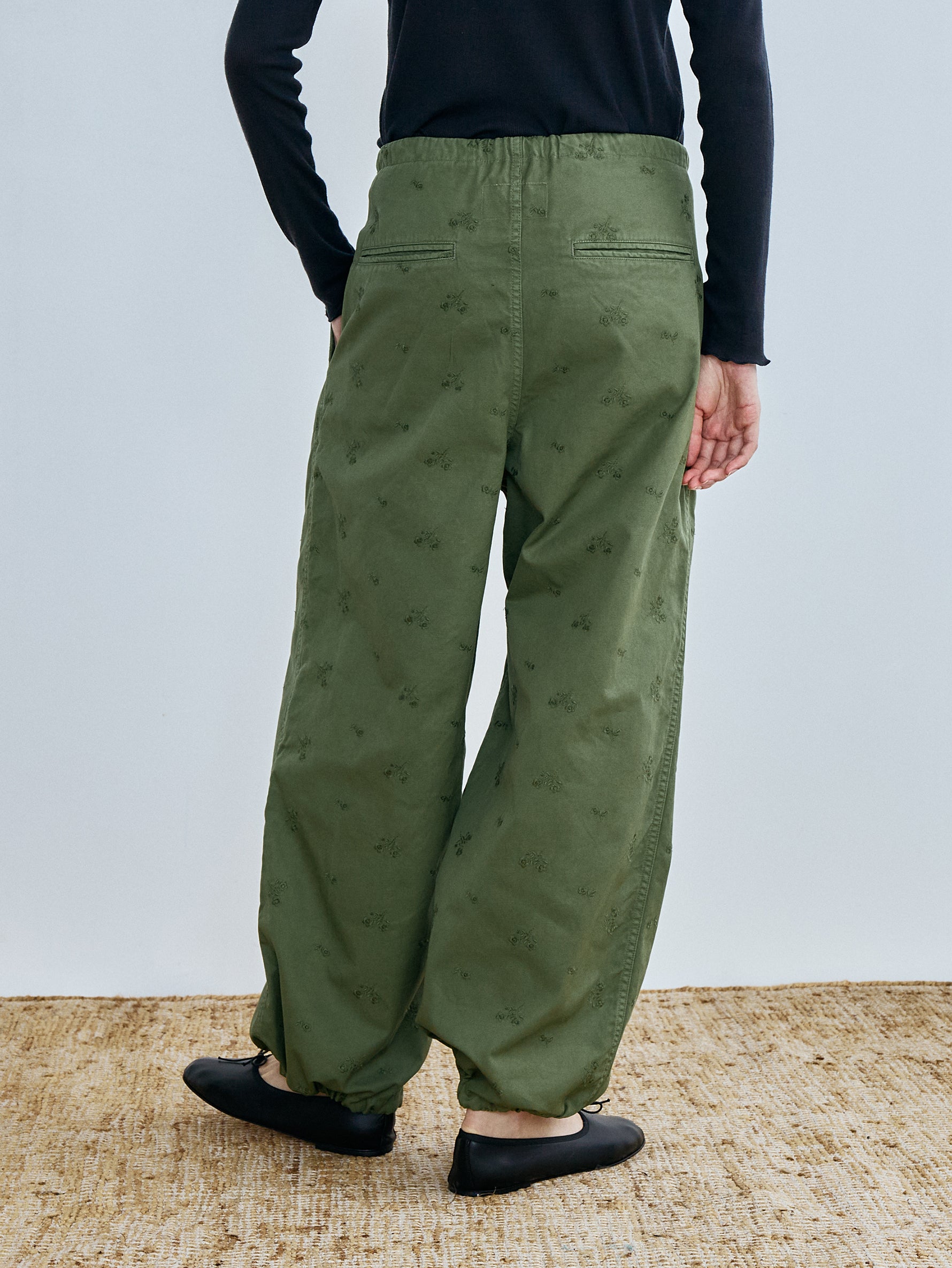 フラワーエンブロイダリーカーゴパンツ TBFS-071