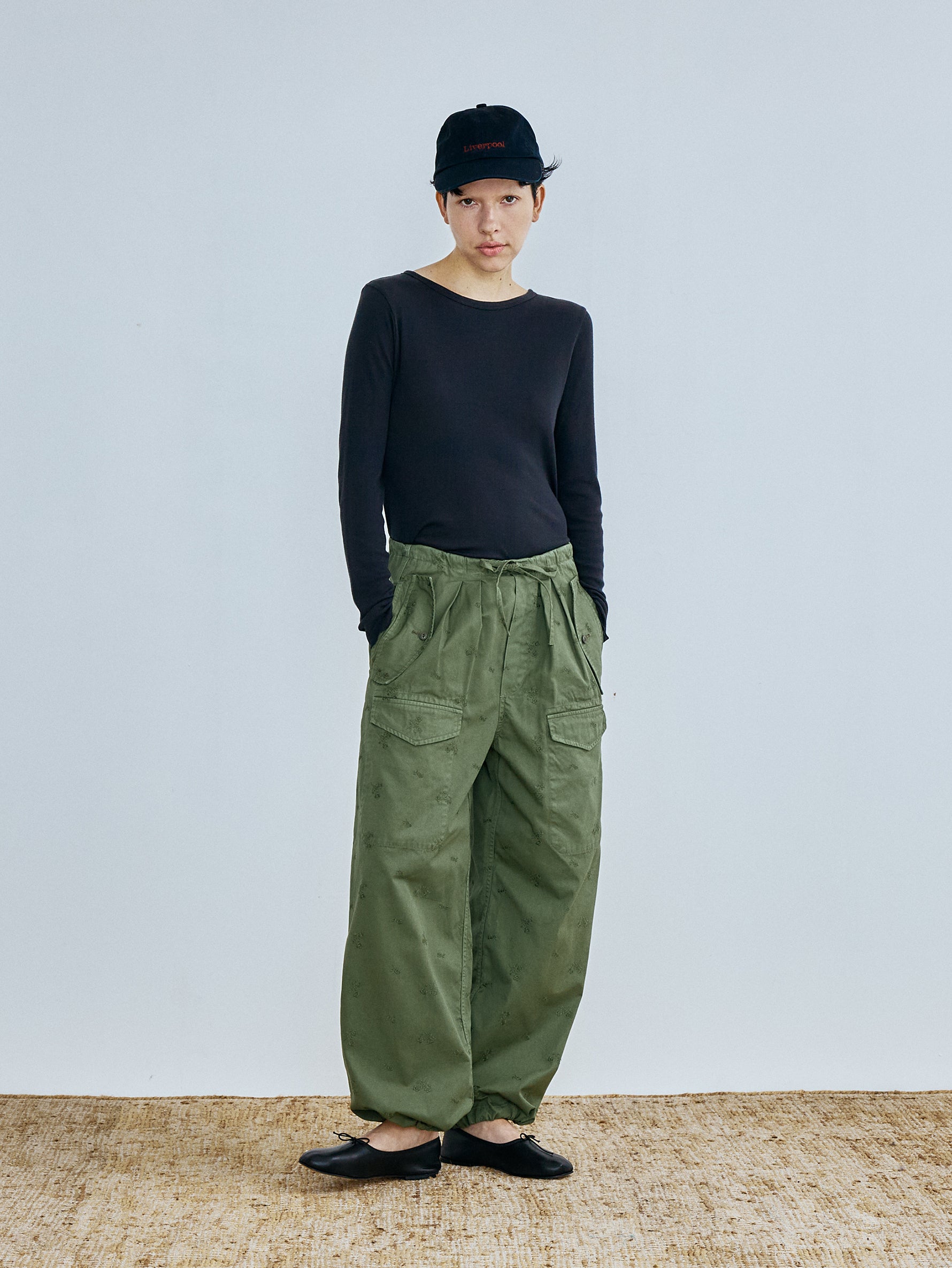 フラワーエンブロイダリーカーゴパンツ TBFS-071