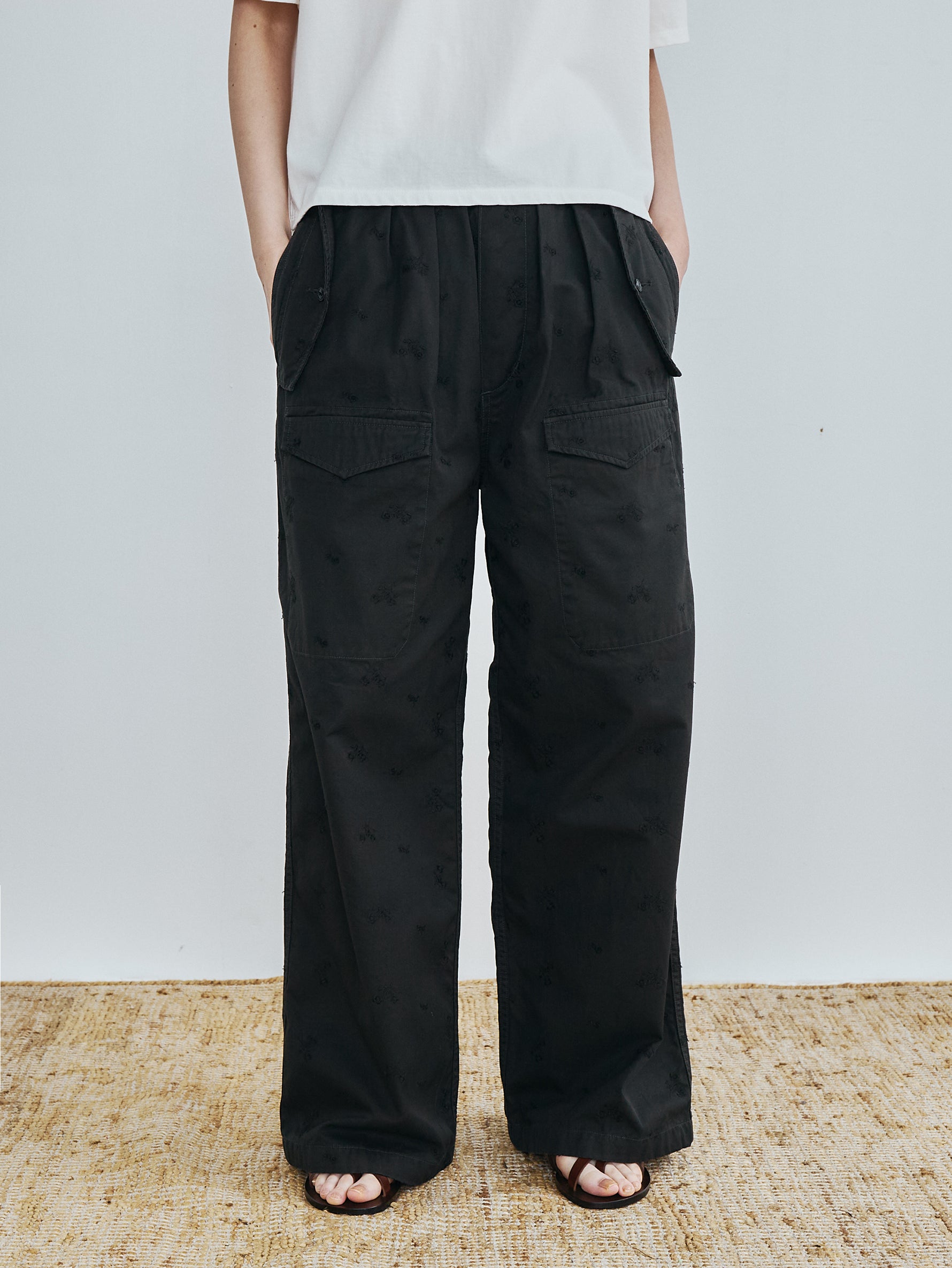 フラワーエンブロイダリーカーゴパンツ TBFS-071